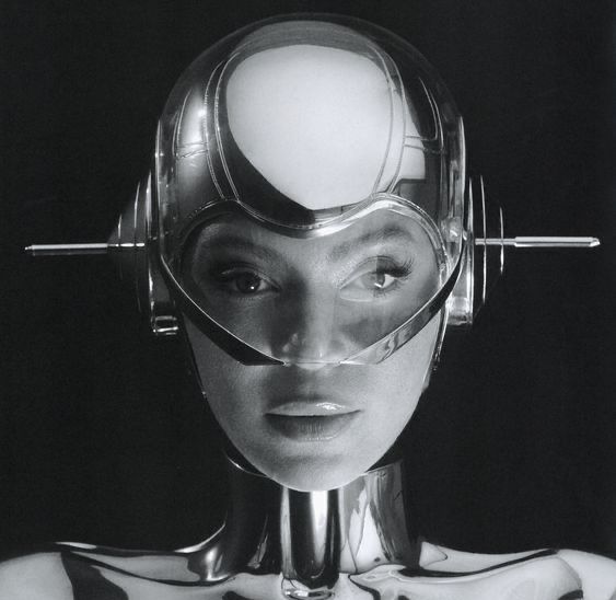 beyonce with her alien superstar look